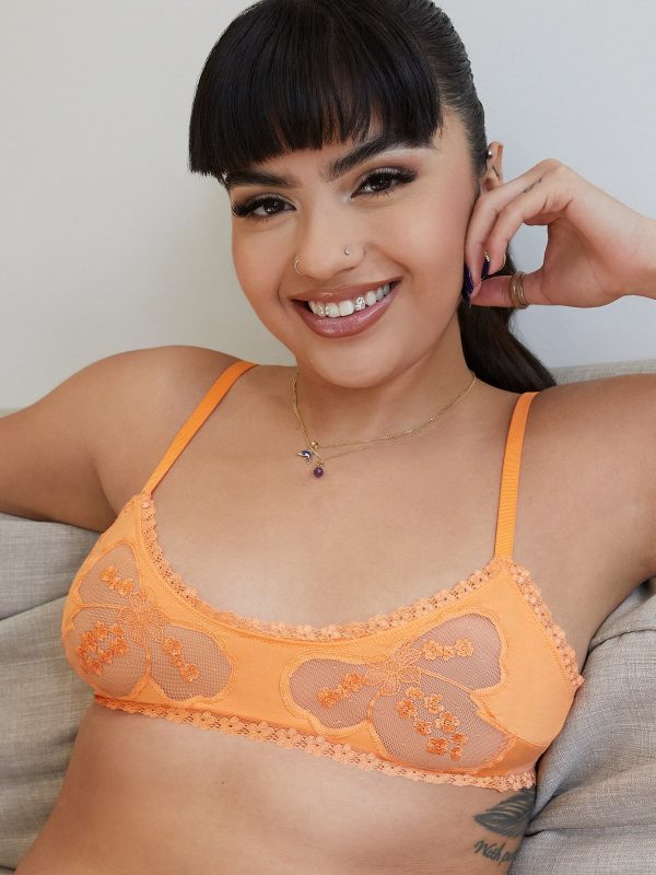 A-PEEK-BEHIND-THE-LACE-BRALETTE-BB2148055-8064-1-1200x1600-1.jpg