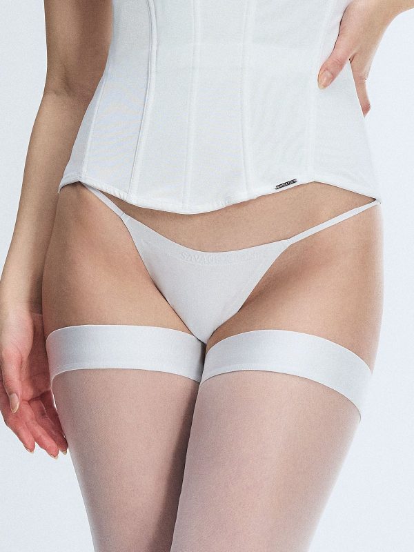 CENTRE-FOLD-THIGH-HIGH-STAY-UP-STOCKINGS-AC2500510-7612-4-1200x1600-1.jpg