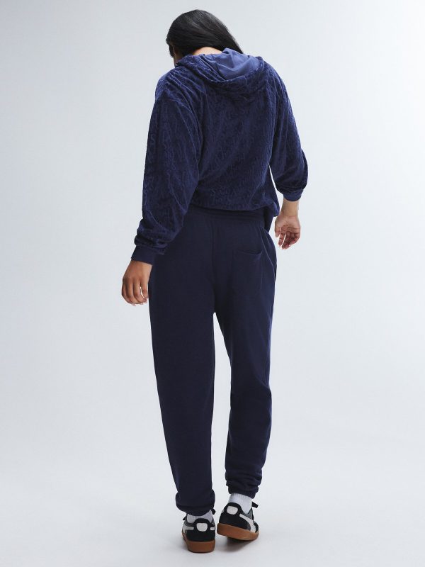 ESSENTIAL-FLEECE-CLASSIC-SWEATPANT-PS2458982-8802-2-1200x1600-1.jpg