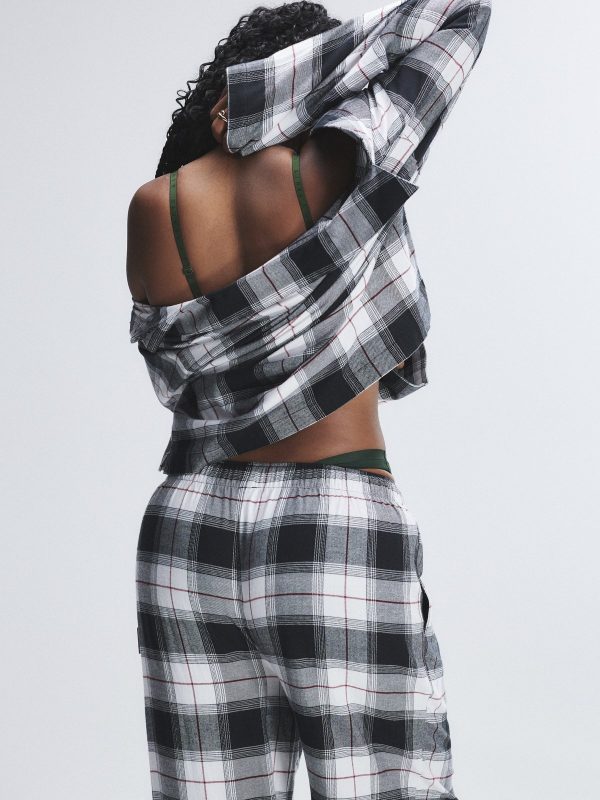 FLANNEL-FEELS-SLEEP-TOP-AND-BOTTOM-SET-SQ2500507-12026-4-1200x1600-1.jpg