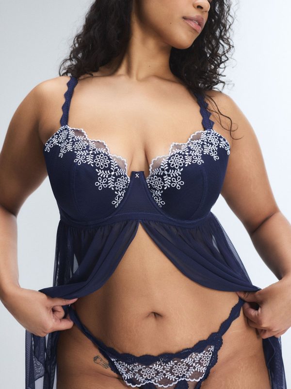 IN-YOUR-DAYDREAMS-CROTCHLESS-PANTY-UD2500614-8802-4-1200x1600-1.jpg