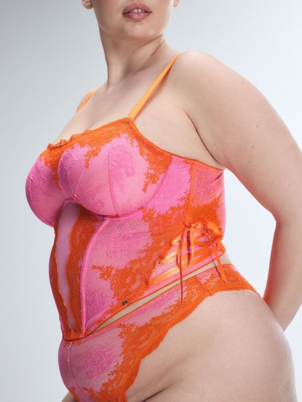 LACESTRUCK-BUSTIER-LI2500599-13342-4-1200x1600-1.jpg