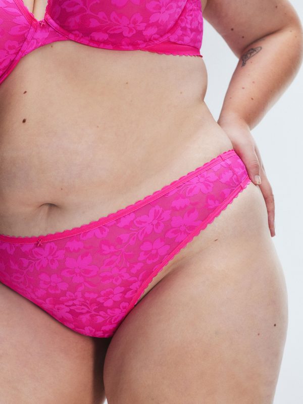 LAVISH-LACE-THONG-PANTY-UD2500509-13181-2-1200x1600-1.jpg