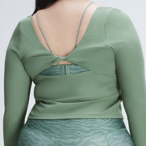 LIGHT LAYER TWIST BACK TOP