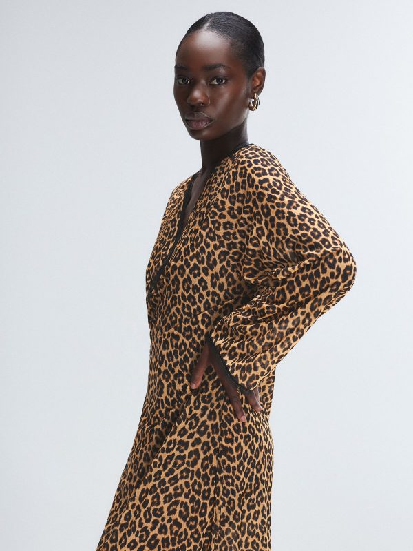 ON-THE-PROWL-FULL-LENGTH-ROBE-SQ2500523-11413-3-1200x1600-1.jpg