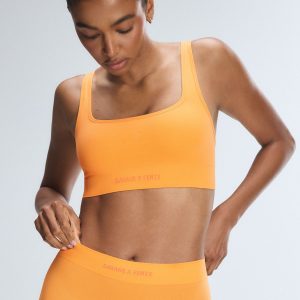 SEAMLESS SCOOP-NECK BRALETTE