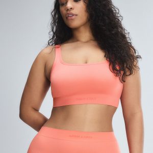 SEAMLESS SCOOP-NECK BRALETTE