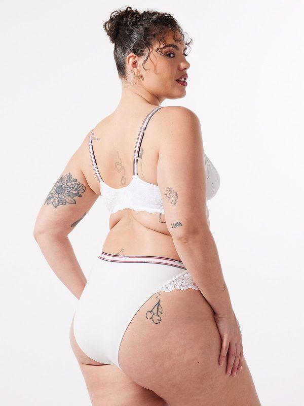SERVING-COURTSIDE-UNLINED-LACE-PLUNGE-BRA-BA2458507-7612-4-1200x1600-1.jpg