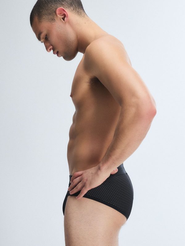 SHADOW-FIT-MESH-BRIEFS-UD2500652-1533-3-1200x1600-1.jpg