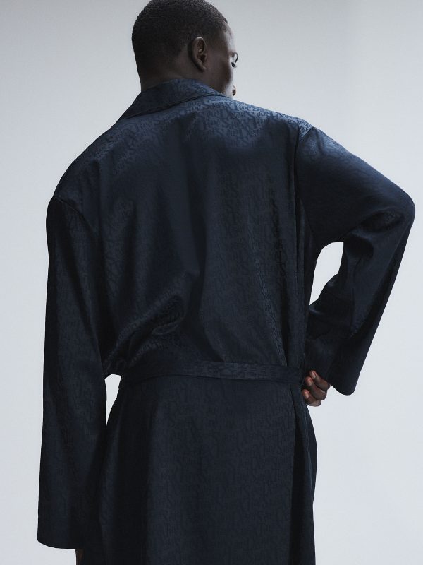 SIGNATURE-SCRIPT-SATIN-SMOKING-JACKET-SQ2500501-1533-3-1200x1600-1.jpg
