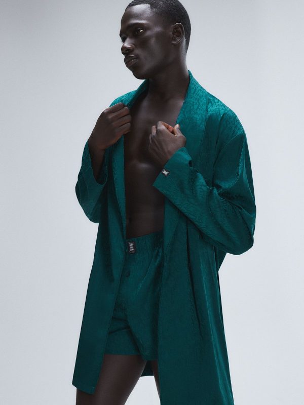 SIGNATURE-SCRIPT-SATIN-SMOKING-JACKET-SQ2500501-6909-4-1200x1600-1.jpg