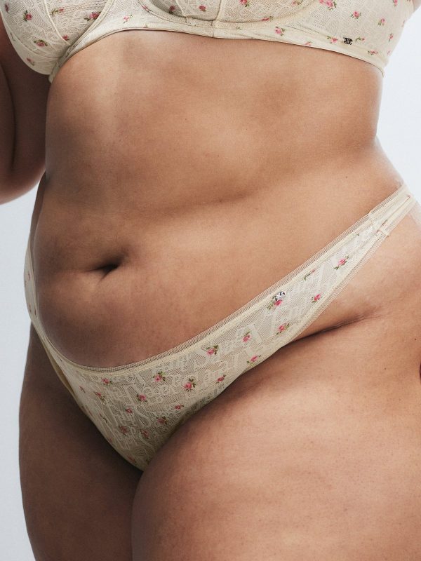 SIGNATURE-SCRIPT-THONG-PANTY-UD2458497-12514-1-1200x1600-1.jpg