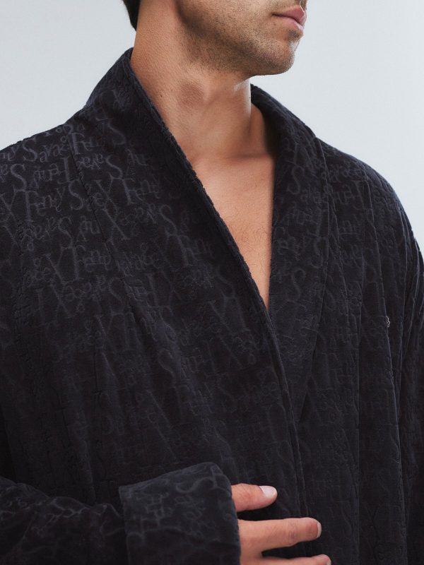 SIGNATURE-SCRIPT-VELOUR-ROBE-NT2500501-1533-1-1200x1600-1.jpg