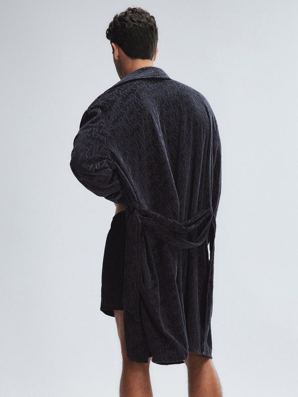 SIGNATURE-SCRIPT-VELOUR-ROBE-NT2500501-1533-3-1200x1600-1.jpg