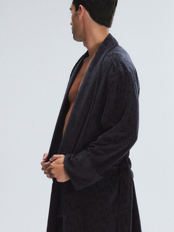 SIGNATURE-SCRIPT-VELOUR-ROBE-NT2500501-1533-4-1200x1600-1.jpg