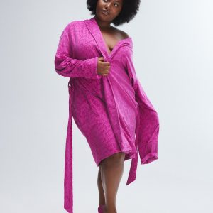 SIGNATURE SCRIPT VELOUR ROBE