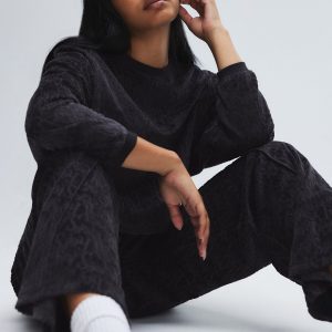 SIGNATURE SCRIPT VELOUR SWEATSHIRT