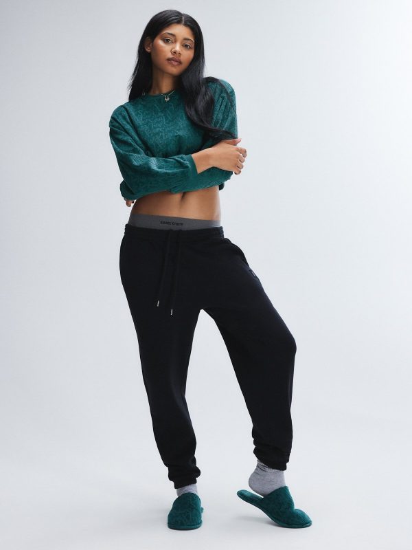 SIGNATURE-SCRIPT-VELOUR-SWEATSHIRT-NE2500501-6909-1-1200x1600-1.jpg