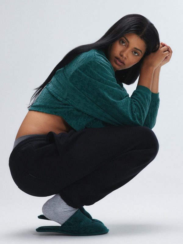 SIGNATURE-SCRIPT-VELOUR-SWEATSHIRT-NE2500501-6909-4-1200x1600-1.jpg