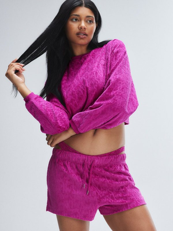 SIGNATURE-SCRIPT-VELOUR-SWEATSHIRT-NE2500501-7197-4-1200x1600-1.jpg