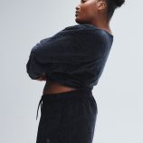 SIGNATURE-SCRIPT-VELOUR-SWEATSHIRT-NE2500502-1533-3-1200x1600-1.jpg