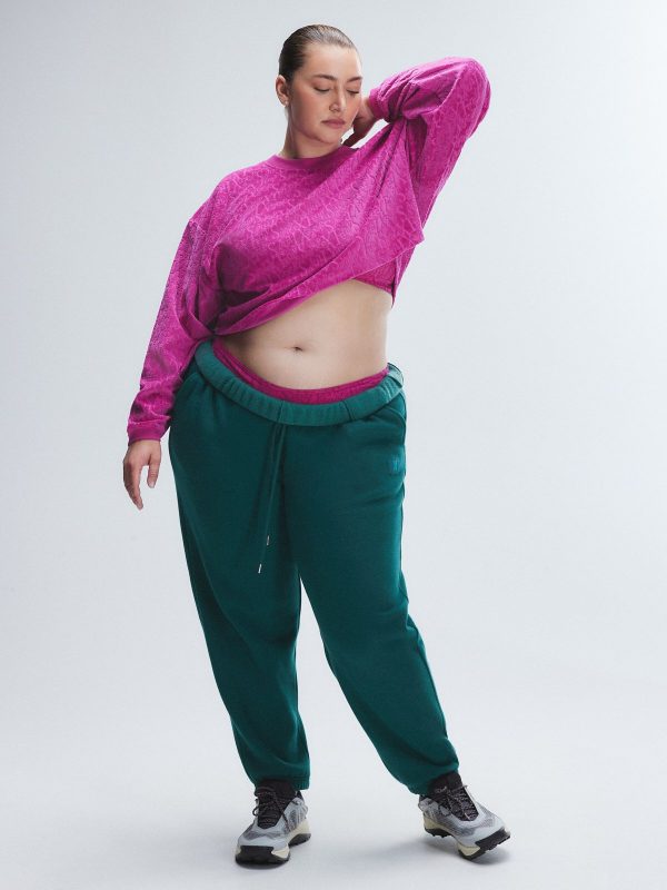 SIGNATURE-SCRIPT-VELOUR-SWEATSHIRT-NE2500502-7197-1-1200x1600-1.jpg