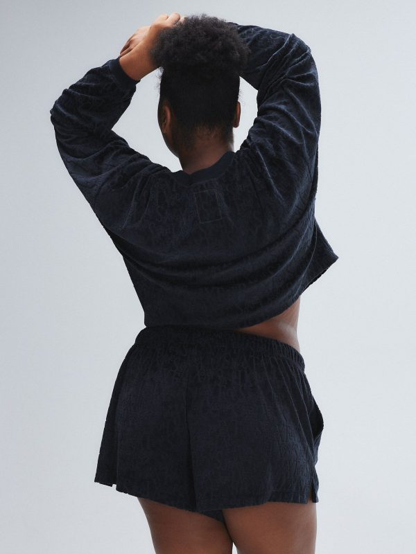 SIGNATURE-SCRIPT-VELOUR-TAP-SHORT-NB2500502-1533-2-1200x1600-1.jpg