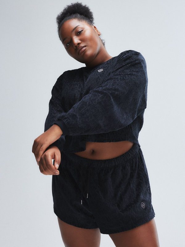 SIGNATURE-SCRIPT-VELOUR-TAP-SHORT-NB2500502-1533-4-1200x1600-1.jpg