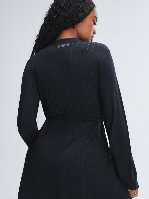 SLEEK-STITCH-SLEEP-SHORT-ROBE-SQ2459093-1533-2-1200x1600-1.jpg