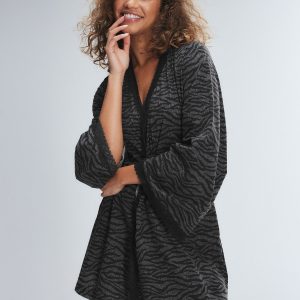 SNUG HUG SHORT ROBE