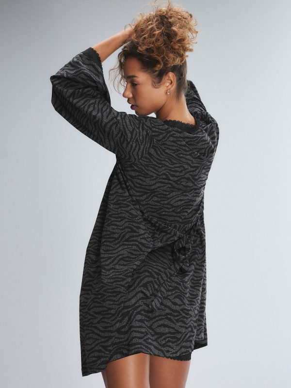 SNUG-HUG-SHORT-ROBE-SQ2459017-12494-2-1200x1600-1.jpg