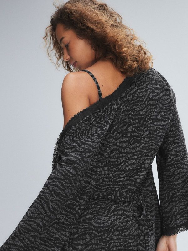 SNUG-HUG-SLEEP-ROMPER-SQ2459011-12494-2-1200x1600-1.jpg